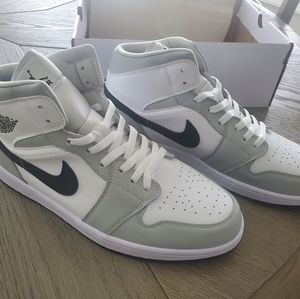 Nike Air Jordan 1 mid grey